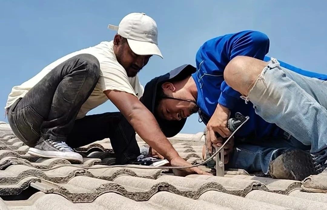 Les employés thaïlandais locaux de RENOPi travaillent sur le projet